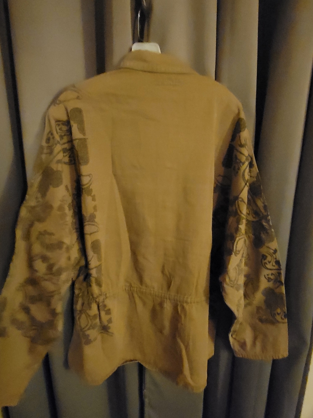 Easel Utility Drawstring Jacket in Tan with Subtle Print - Picture 8 of 11